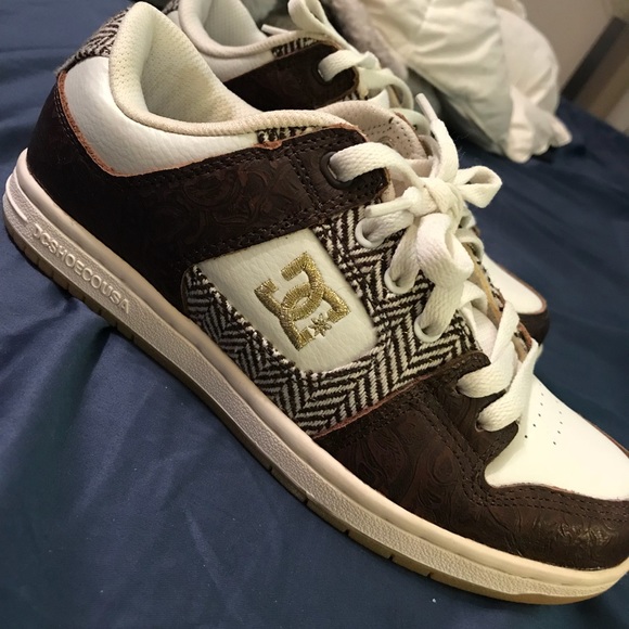 brown dc shoes